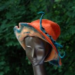 brimmed-hat-with-peapod